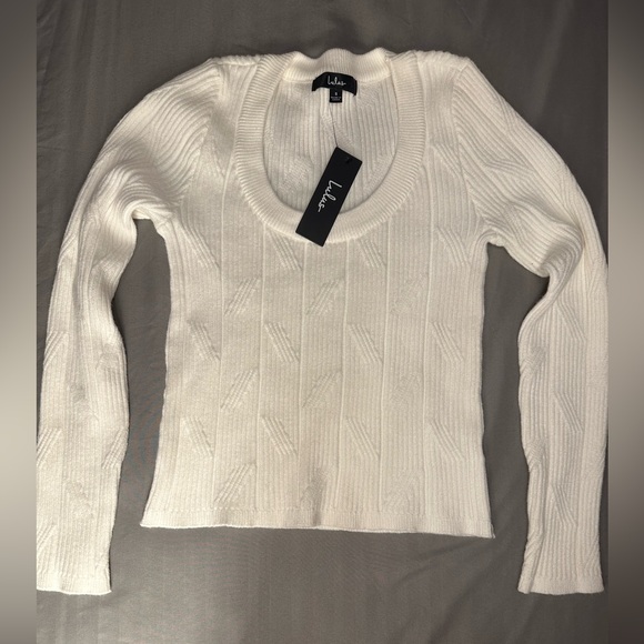 White Sweater by Lulus with texture long sleeve and rounded neck New with Tags - Picture 2 of 8